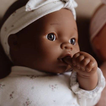 Muñeca Noa Little Dutch - en uso