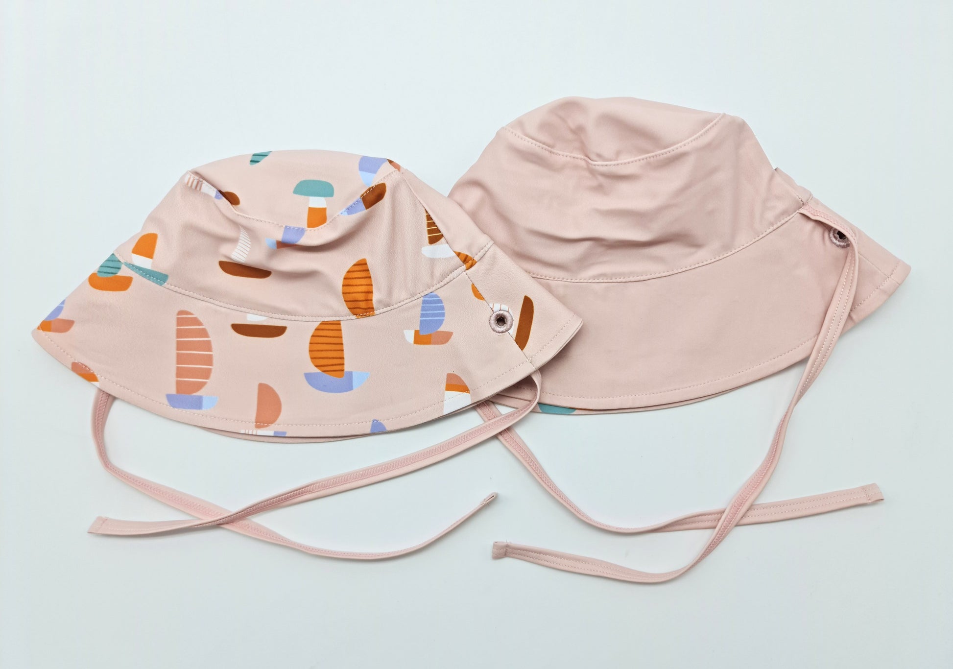 Gorro bucket reversible pr. Solar UPF 50+ - Arena Veleros