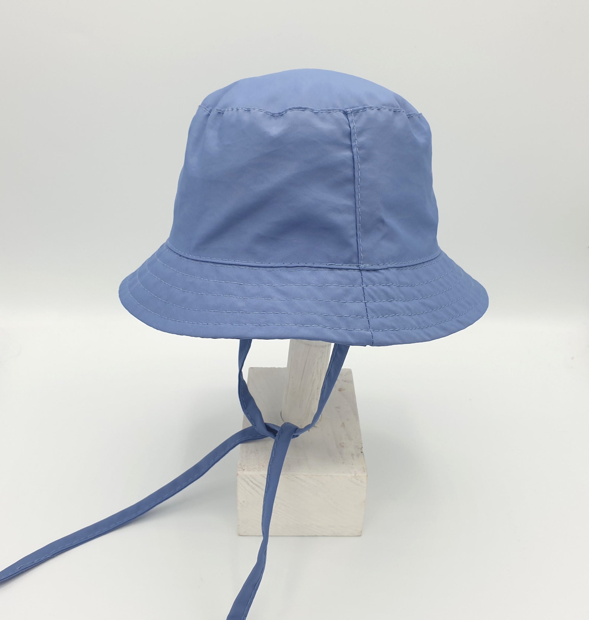 Bucket proteccion solar UPF 50+ - Azul
