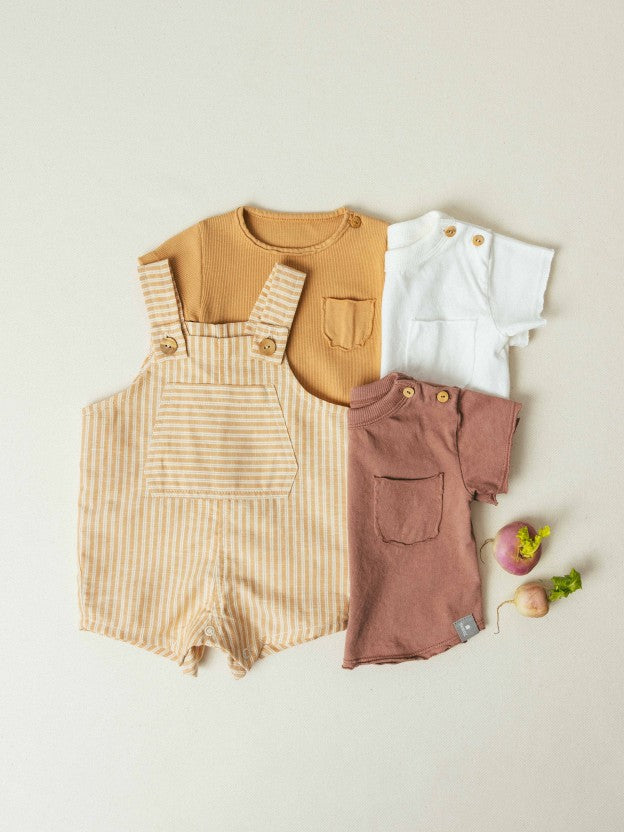 Peto corto de tela a rayas con bolsillo Snug, ocre