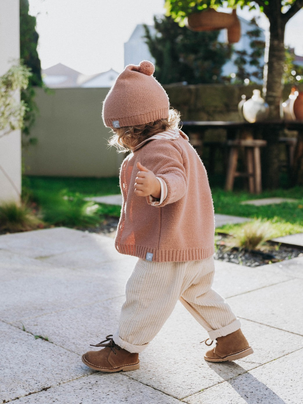Peto de terciopelo acanalado con bolsillo de corazón Snug, beige