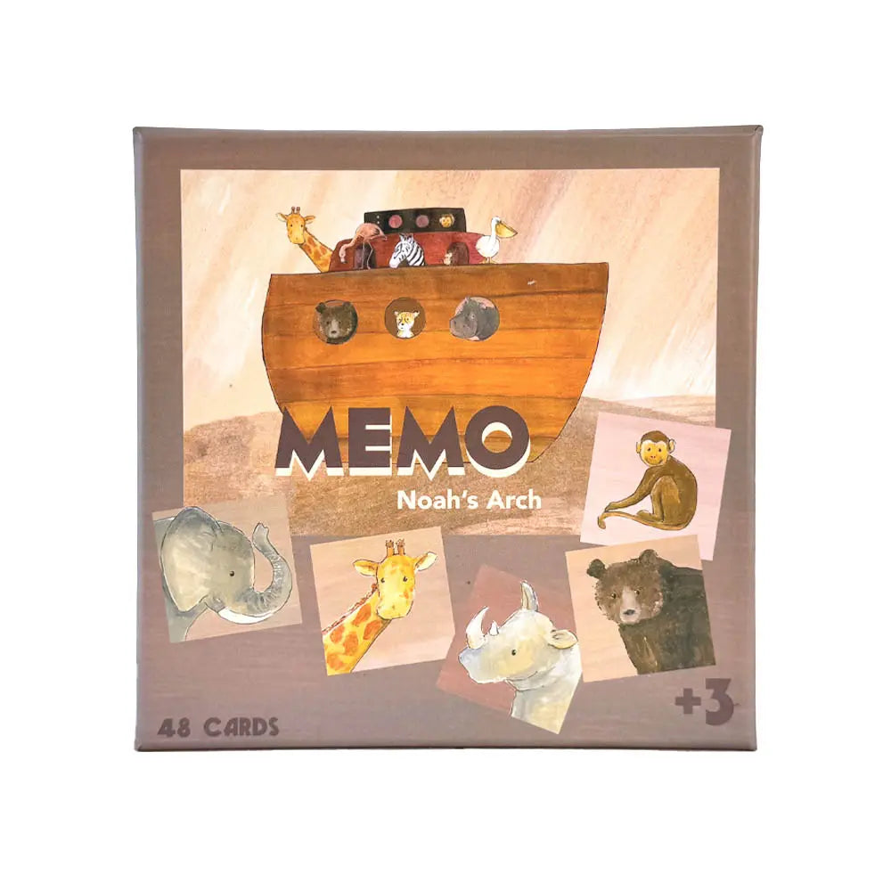 Niños jugando al juego de memoria