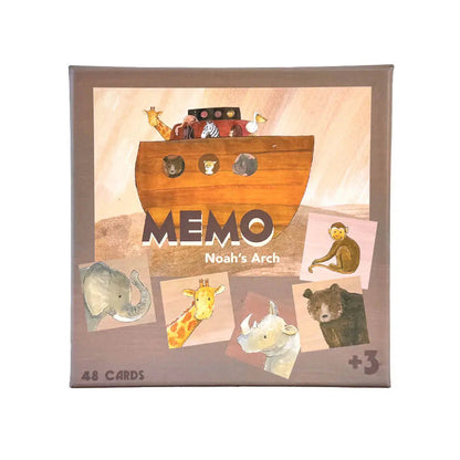Niños jugando al juego de memoria