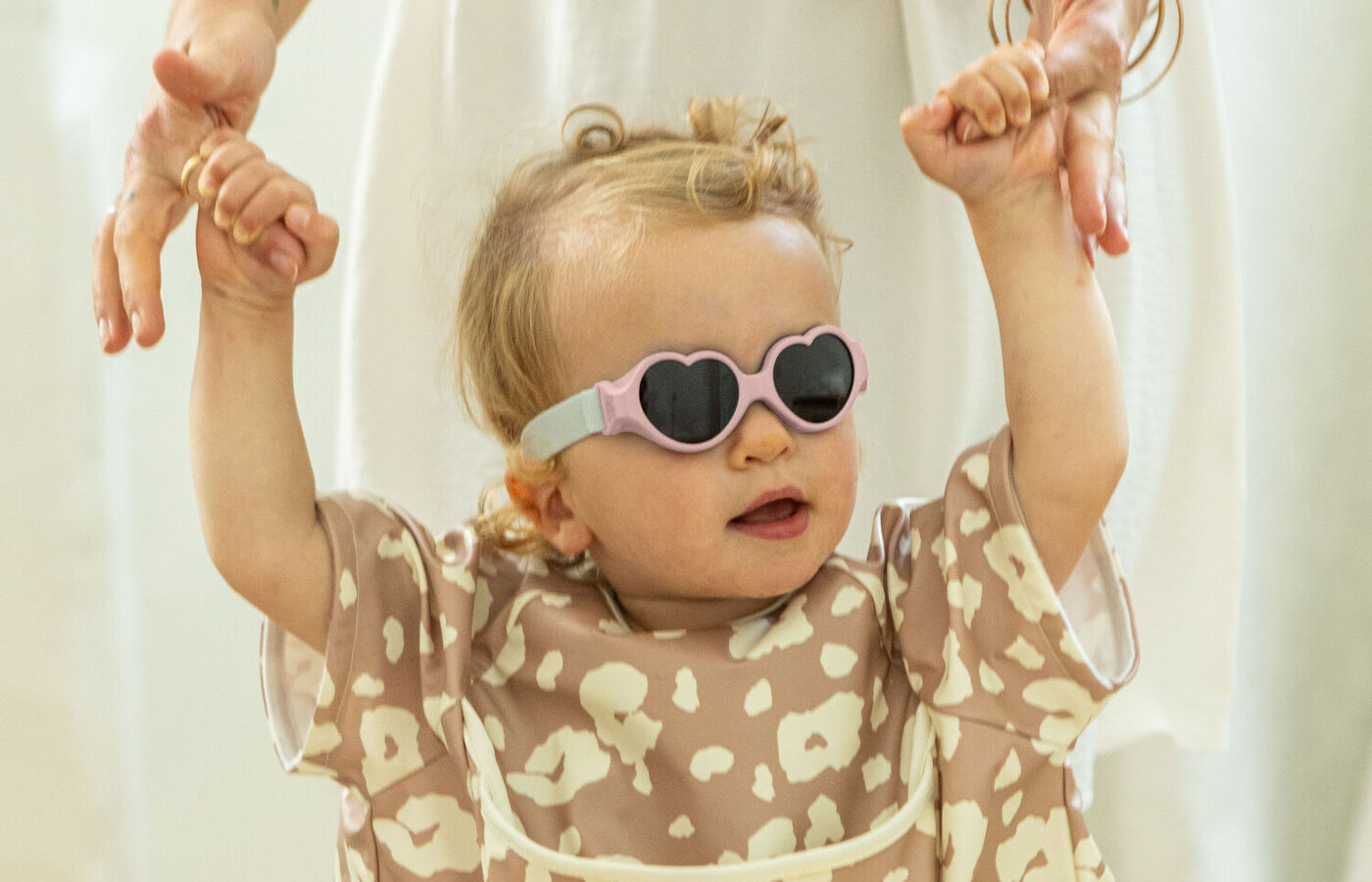 Gafas de sol Béaba 0-9 Baby Coeur - Rosa, ambiente