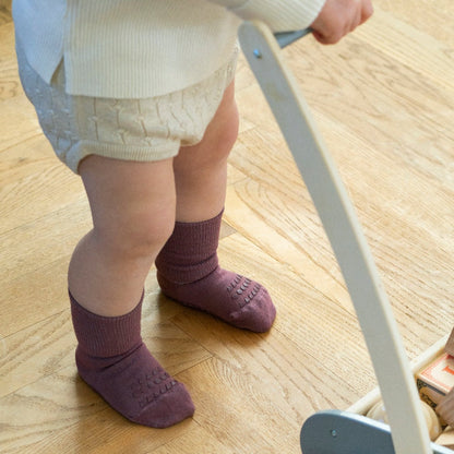 Calcetines antideslizantes de bambú GoBabyGo - Misty Plum