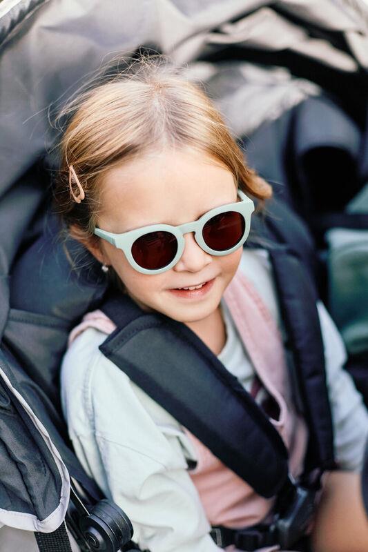 Gafas de sol 2-4 años Retro Happy Verde - en uso