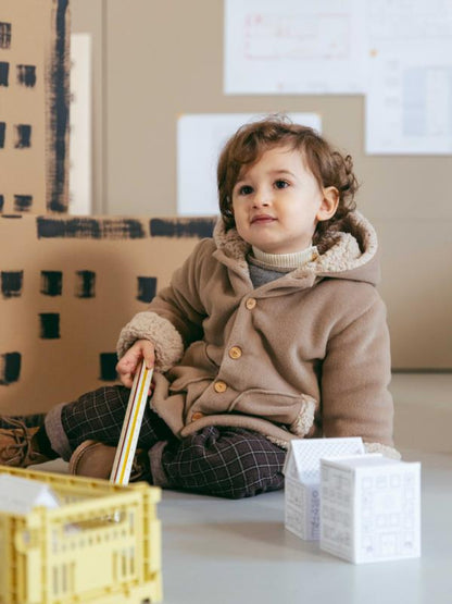 Abrigo polar con capucha e interior de pelo
