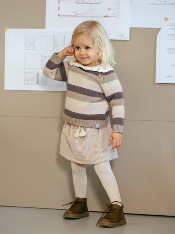 Falda de terciopleo acanalado detalle de cordón con pompón