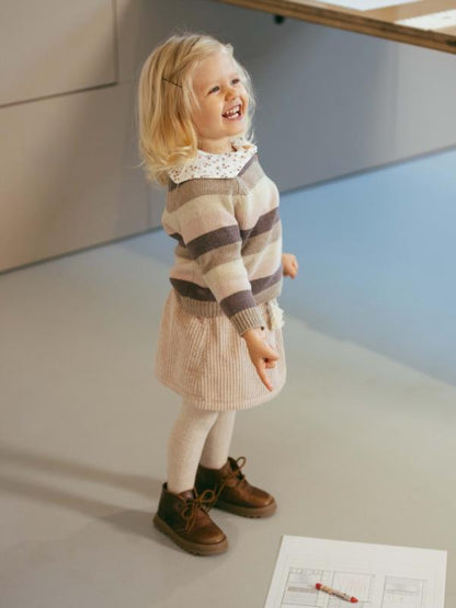 Falda de terciopleo acanalado detalle de cordón con pompón