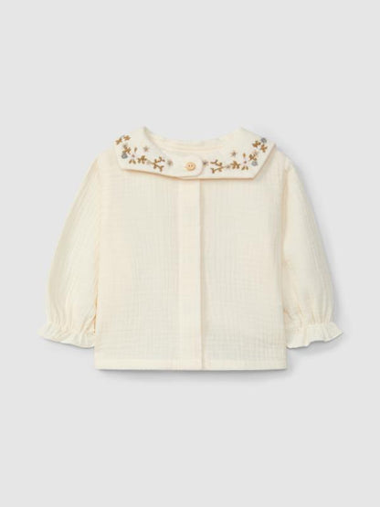 Blusa de muselina con cuello de flores bordadas