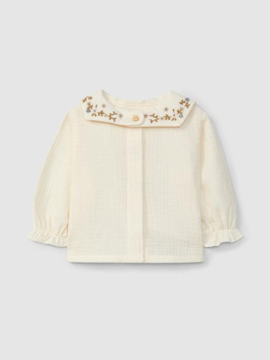 Blusa de muselina con cuello de flores bordadas