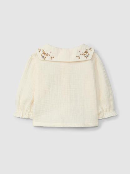 Blusa de muselina con cuello de flores bordadas