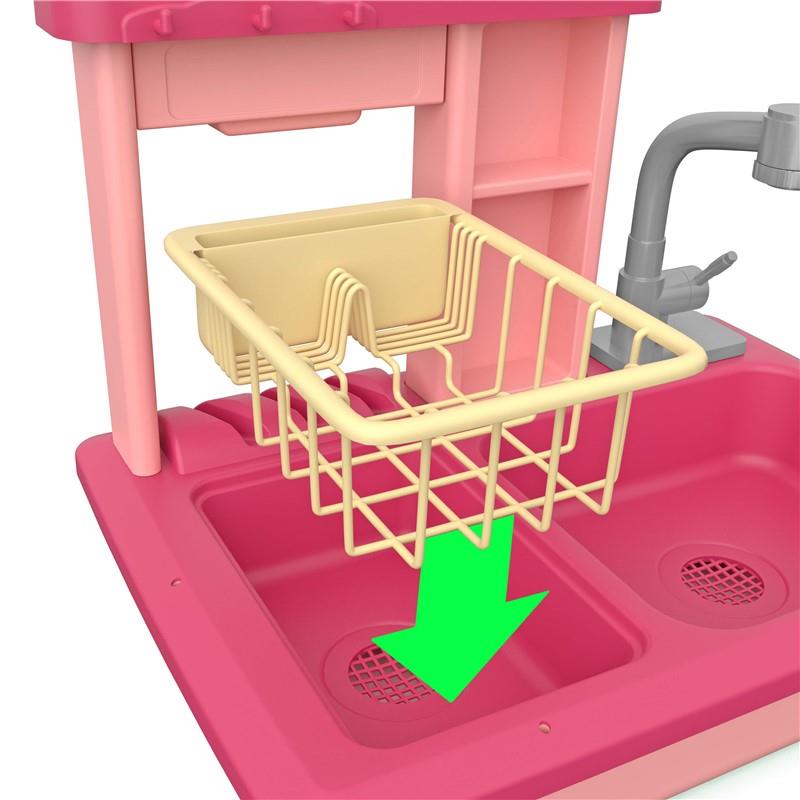 Fregadero de cocina con complementos y grifo - en uso 2