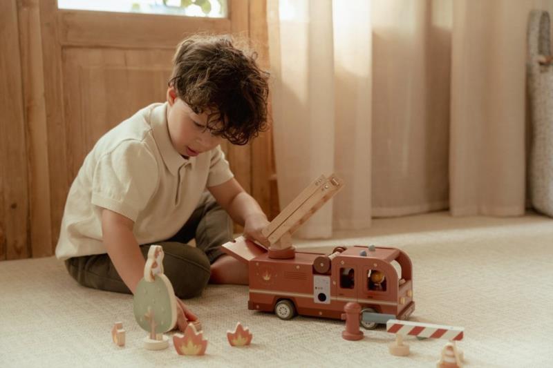 SET BOMBEROS CON CAMIÓN FSC LITTLE DUTCH