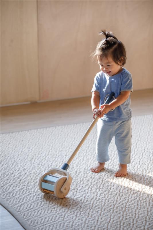 WALK AND ROLL ORCHARD PLANTOYS