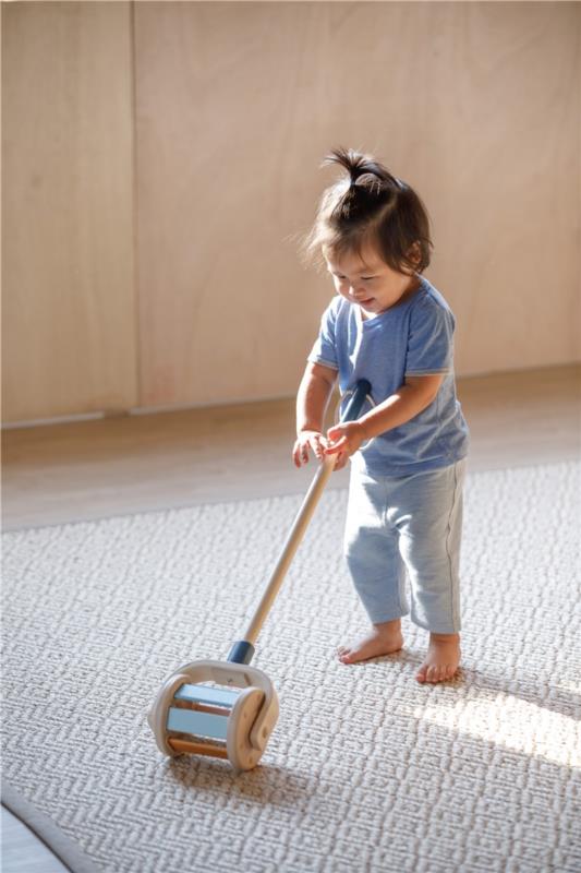 WALK AND ROLL ORCHARD PLANTOYS