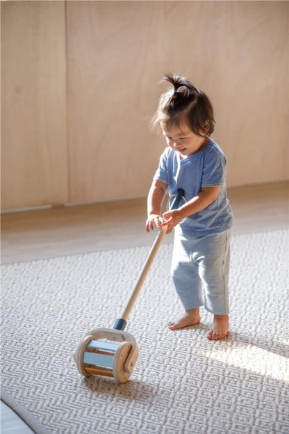 WALK AND ROLL ORCHARD PLANTOYS