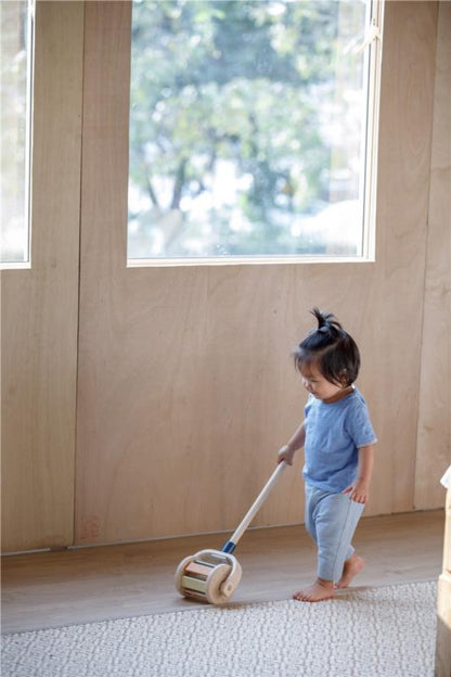 WALK AND ROLL ORCHARD PLANTOYS