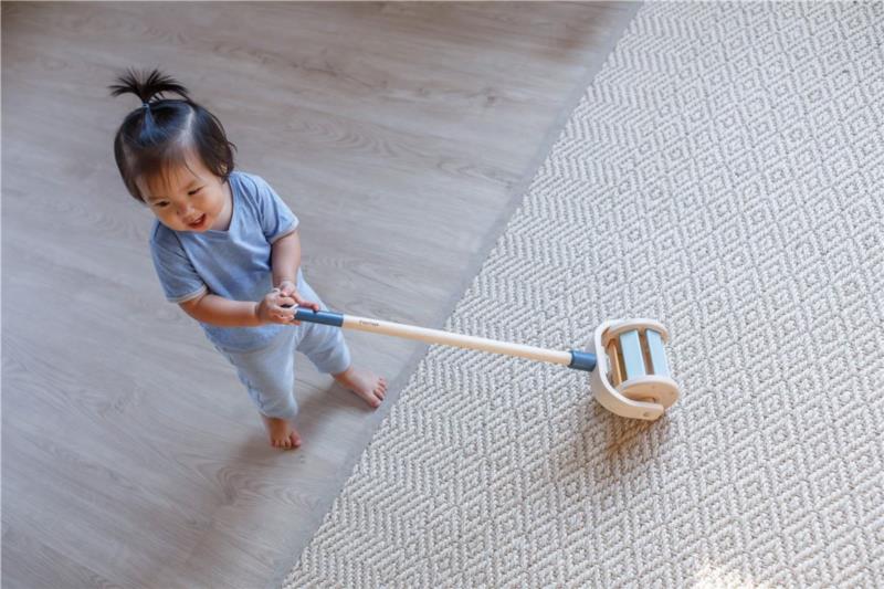 WALK AND ROLL ORCHARD PLANTOYS