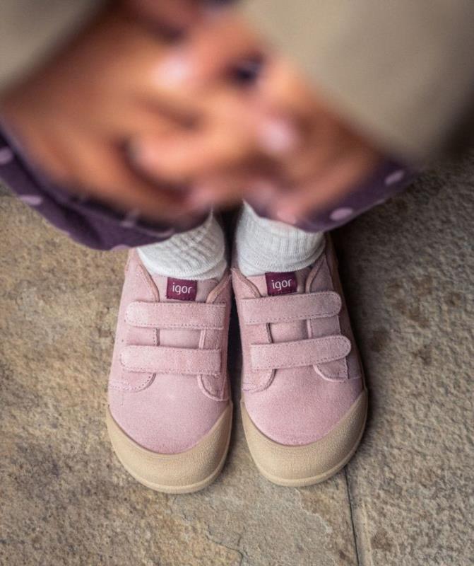 TENNIS SUEDE ROSA - en uso