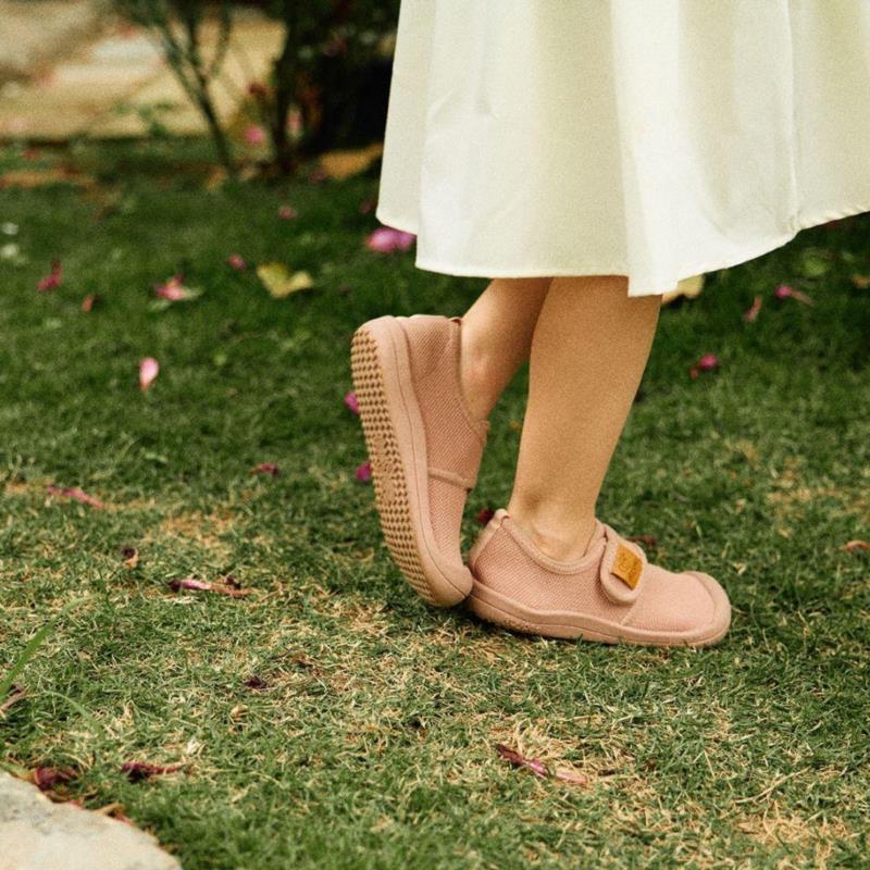 Attipas Skin Shoes Skin Pink - en uso