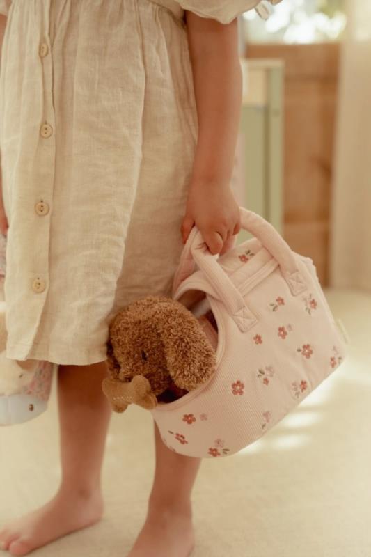 PERRITO PELUCHE JACKIE CON BOLSA LITTLE DUTCH - en uso