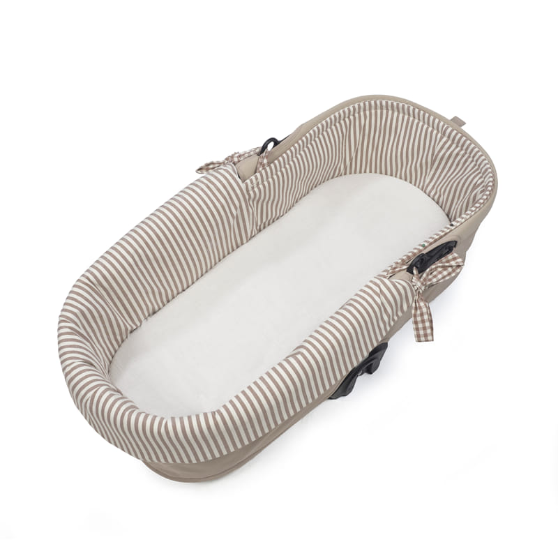 Cubre cuco dual + funda colchon praline vichy moka - en uso
