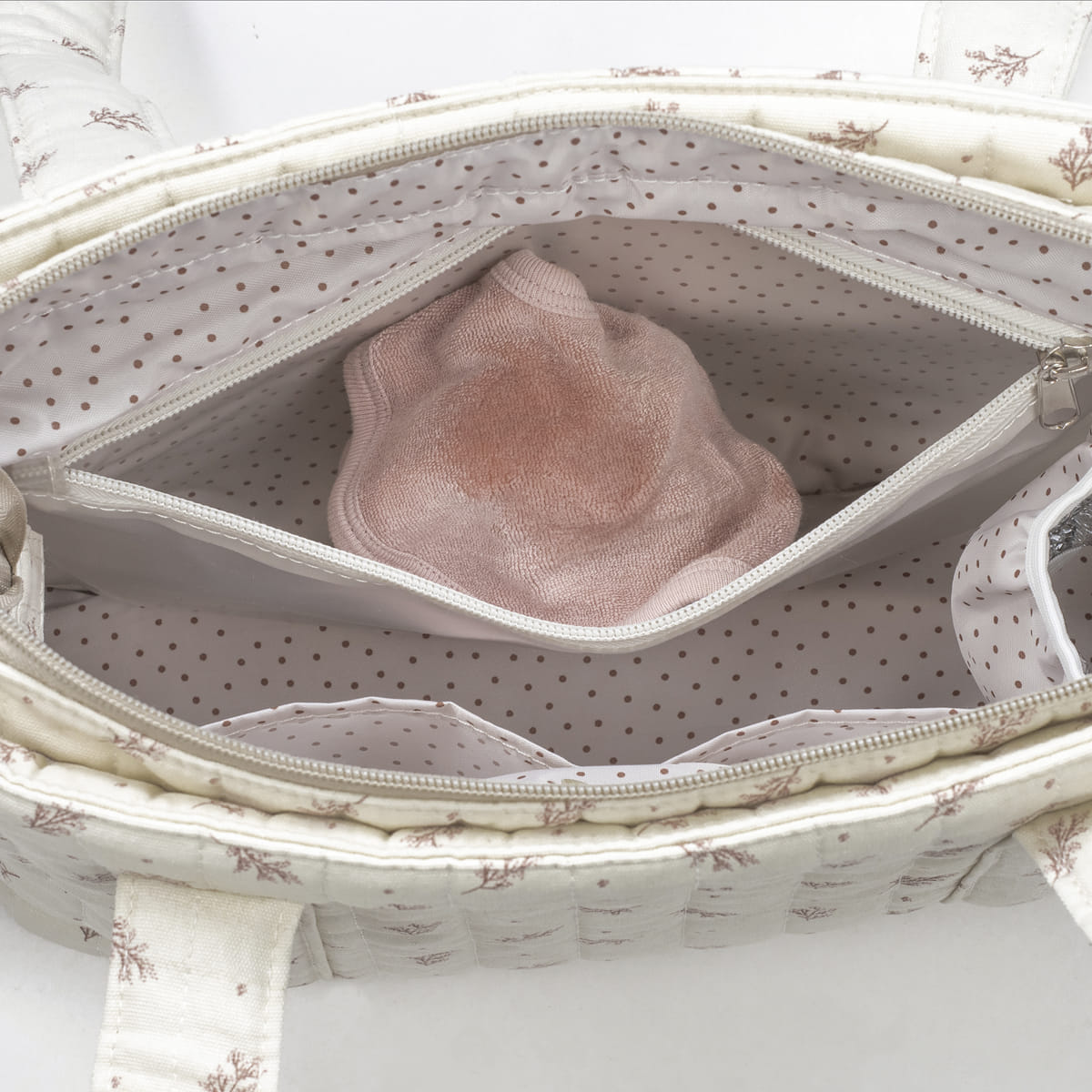 Bolsa crossbody mimosa rosa - en uso 2